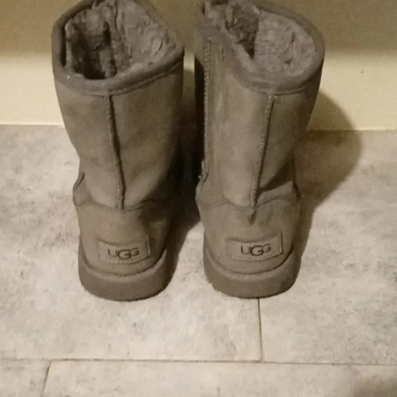 UGG boots size 3 - Picture 5 of 6
